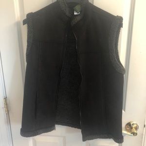 Black Cabellas vest size medium